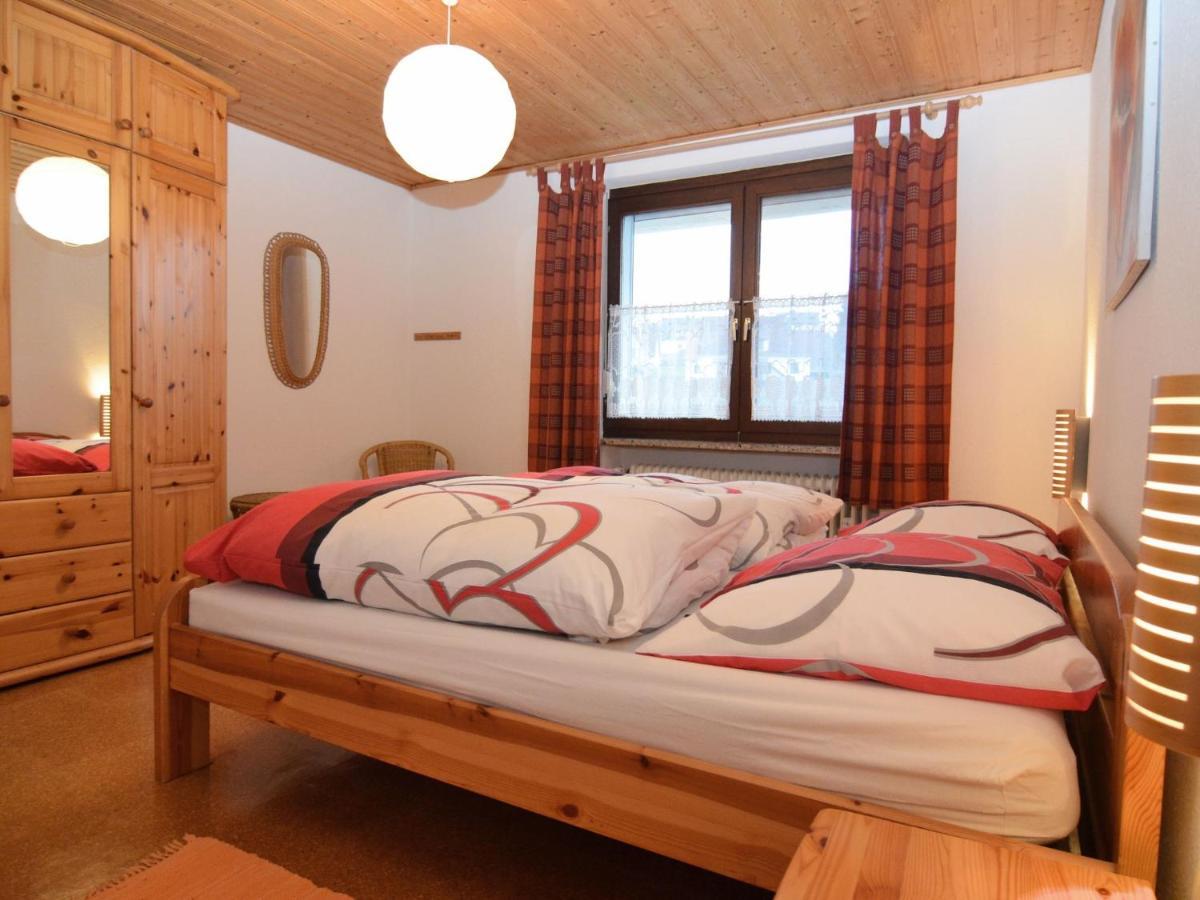 Quiet Holiday Home With Terrace Korbach Eksteriør billede